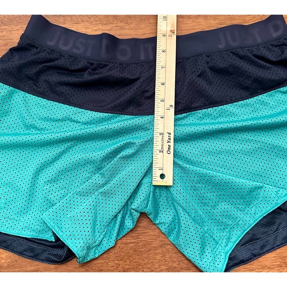 NWOT Nike Dri-Fit Women’s Athletic Activewear Running Shorts Large - Picture 4 of 6